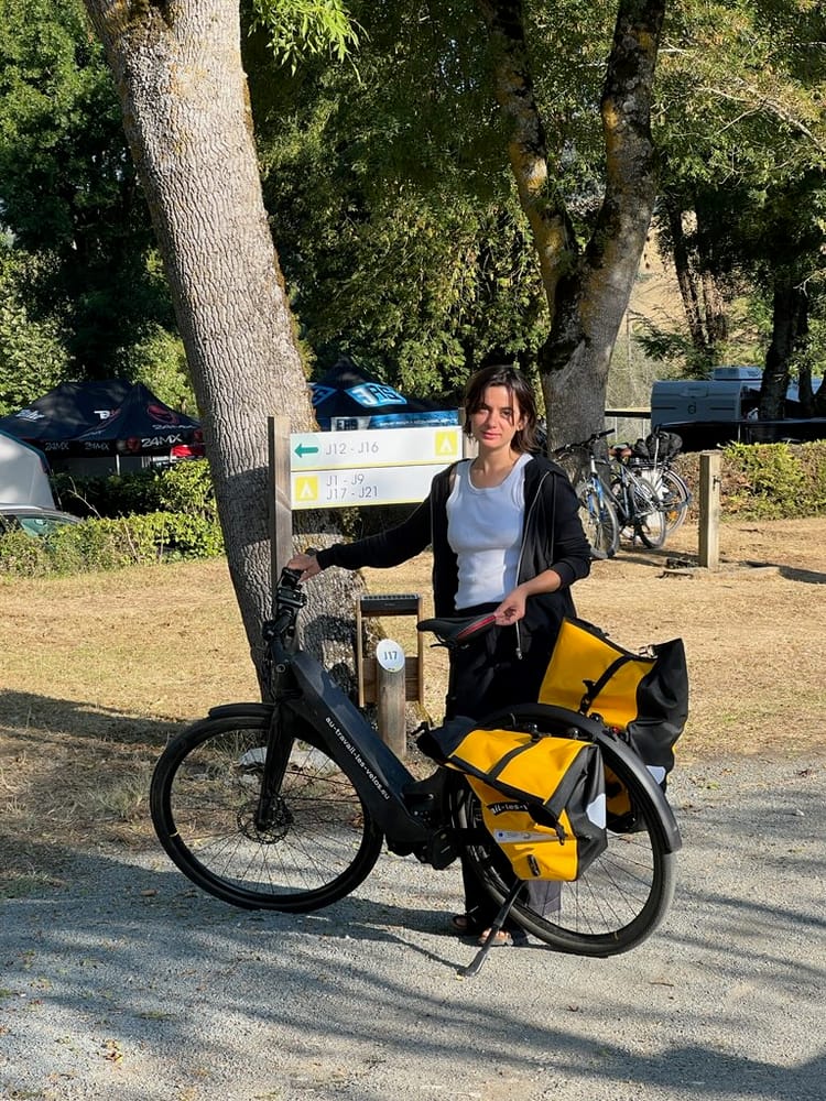 La photographe Nina Medioni de retour en Lomagne... et sur un vélo