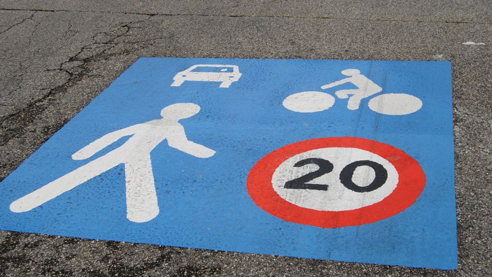 Zones de rencontre et double sens cyclable : Les avantages du vélo!