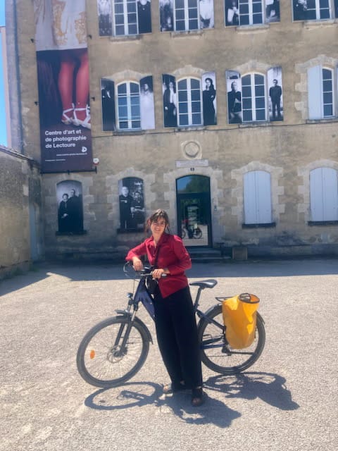 Nina Medioni, une artiste à vélo